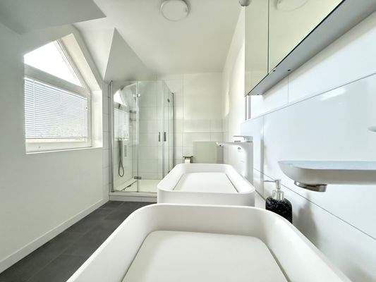 1. OG Tageslicht-Badezimmer