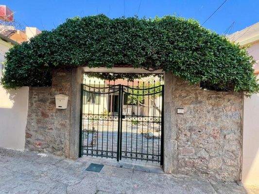 Kreta, Neapoli: Stadthaus mit Garten und Terrasse zu verkaufen