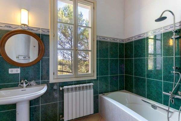 Eines von 3 Badezimmern