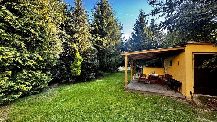 Grundstück mit Sitzecke