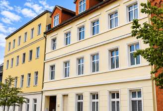 Straßenseitige Fassade.png