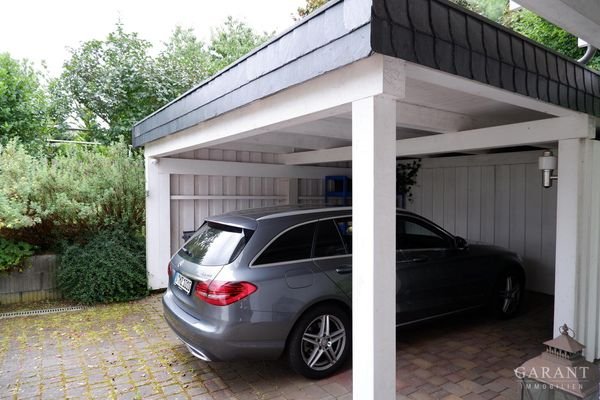 großer Carport