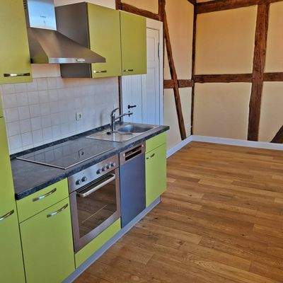 mit Geschirrspüler und E-Herd