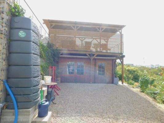 BB31 Gartenhaus u.d. Terrasse