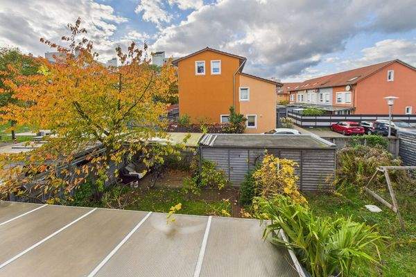 Aussicht in den Garten aus dem OG