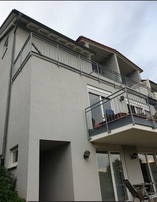 Außenansicht mit Balkon.jpg