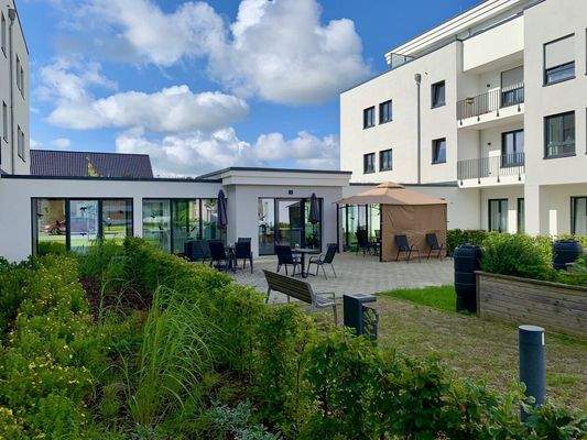 17) Gemeinschaftsterrasse