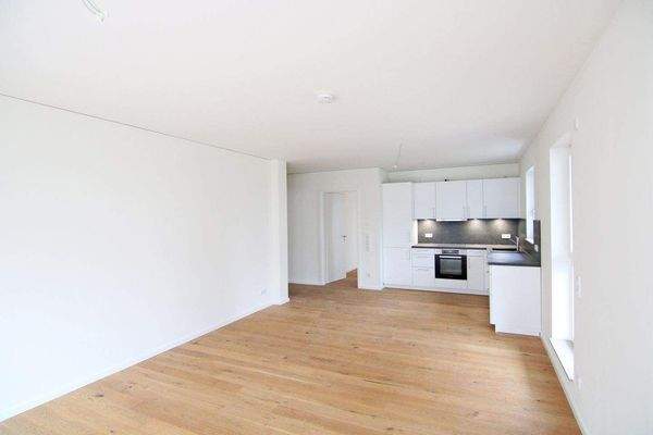 Geräumiges Wohnzimmer mit Terrasse