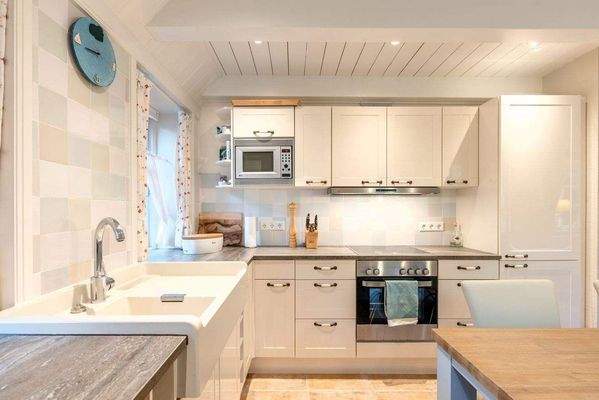 Helle Küche offen zum Wohnraum