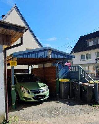 Carport mit kleinem Schuppen