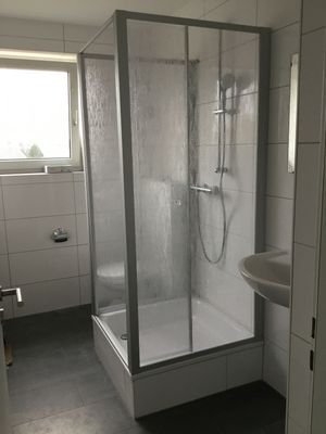 Wohnung HEH Kanalweg Badezimmer.jpg