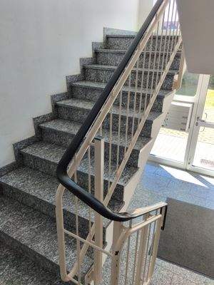 9 Neubau Treppenhaus.jpg