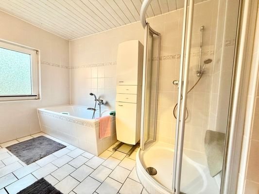 Dusche-Wannenbad Whg EG