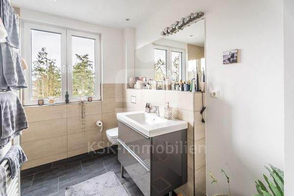 Badezimmer Dachgeschoss Vorderhaus 