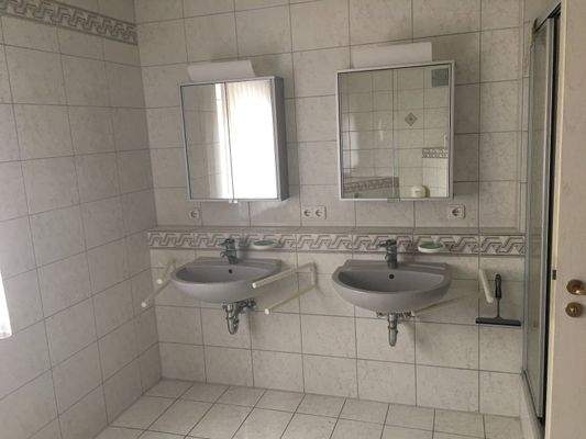 Bad mit 2 Waschbecken