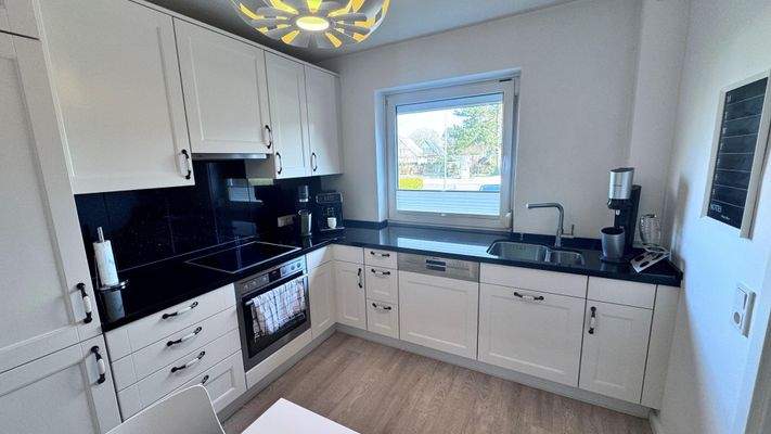 Küche mit Einbauküche