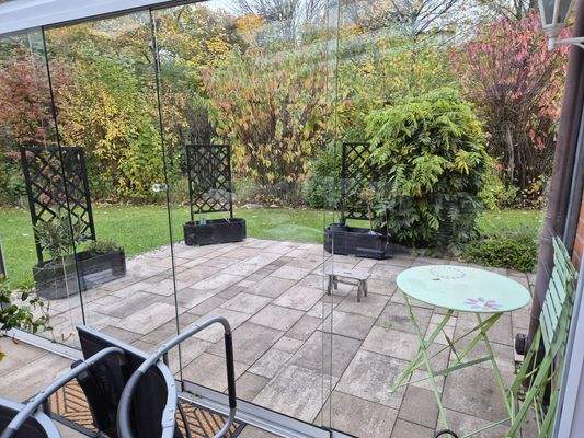 Terrasse neben Wintergarten.jpg