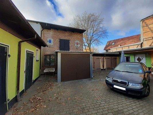 Hof und Nebengebäude NTS.jpg