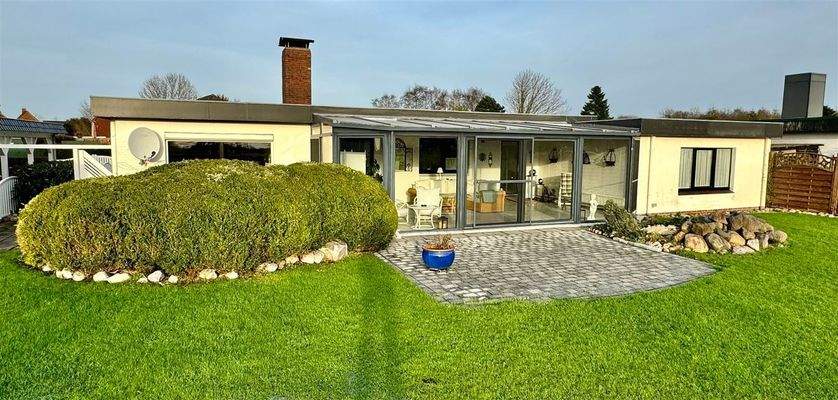 Bungalow mit großem Wintergarten