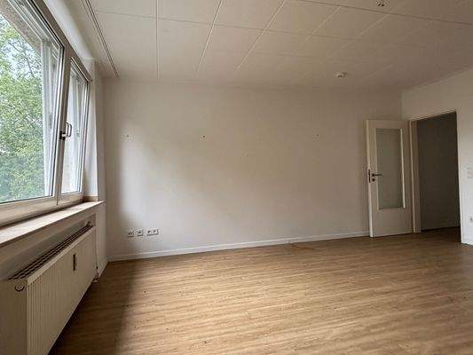 Leeres Zimmer mit Fenster