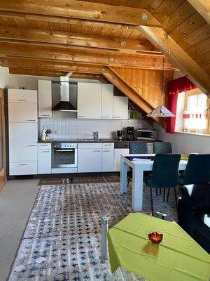 Wohnzimmer und Küche in Wohnung 3