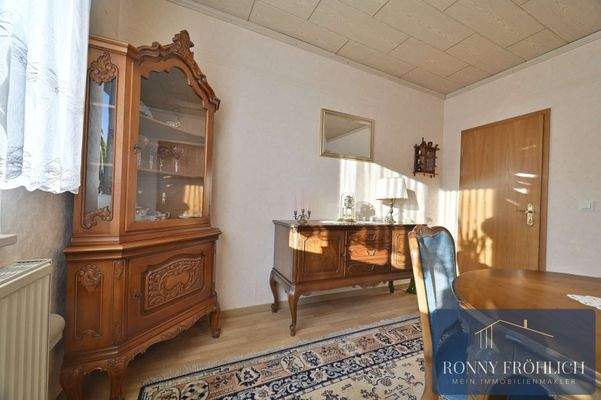 Wohnzimmer mit Essbereich 