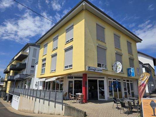 Vorderansicht Wohn- und Geschäftshaus