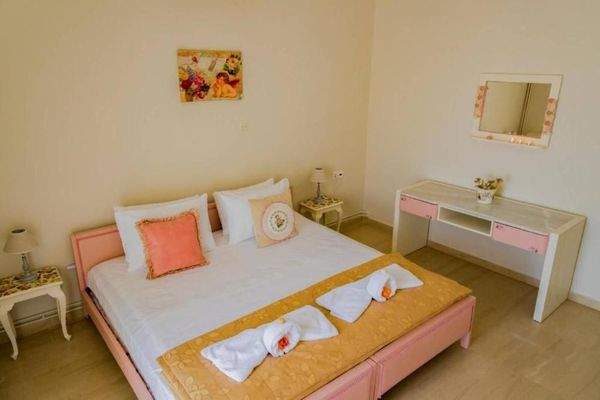 Kreta, Misiria: Großes Haus mit 3 einzelnen Apartments zu verkaufen