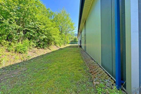 Blick neben die Halle