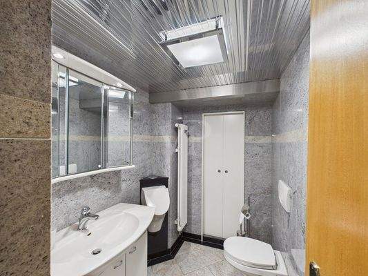 Badezimmer im Kellergeschoss
