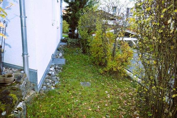 seitlicher eigener Garten
