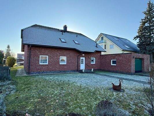 Frontansicht mit Garage