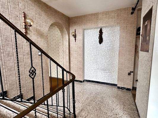 Flur mit Treppenaufgang