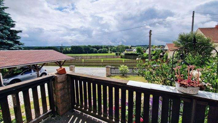 Von der Terrasse den Fernblick genießen