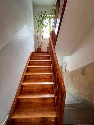 Treppenhaus zum 1. OG