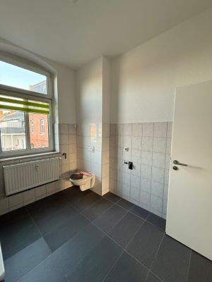 Bad mit Wanne und Fenster 