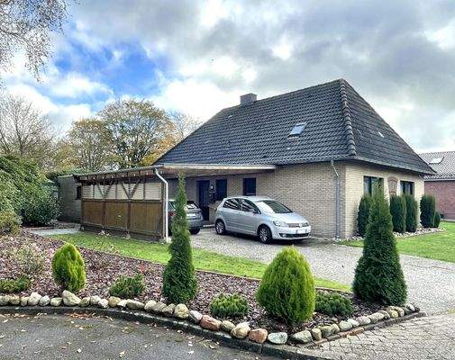 Carport und Hauseingang