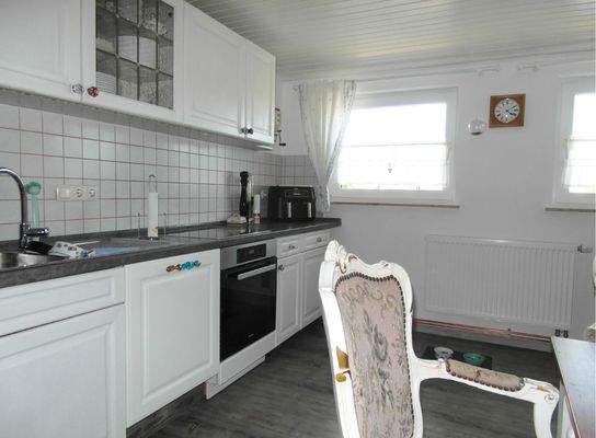 Gut ausgestattete Küche