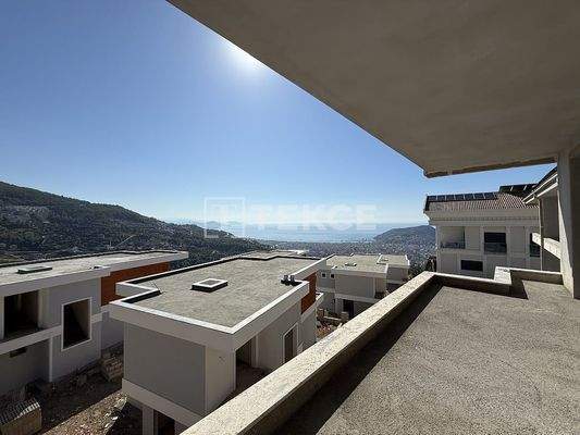 Modern Houses with Panoramic City and Sea Views in Alanya Antalya