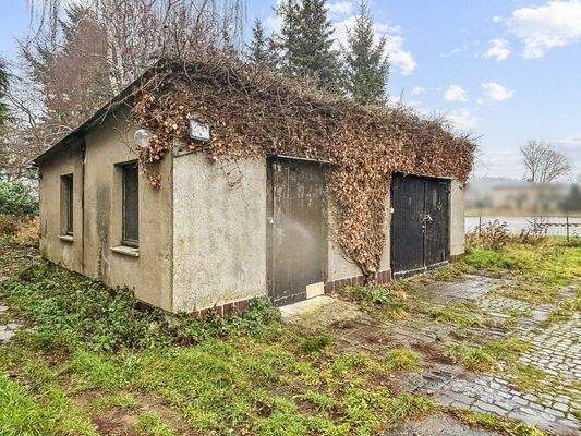 Garage und ehemals Stall