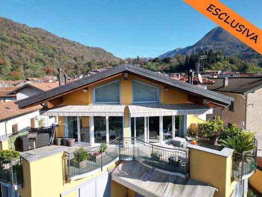 Fassade und Terrasse