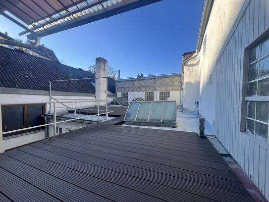 überdachte Dachterrasse 