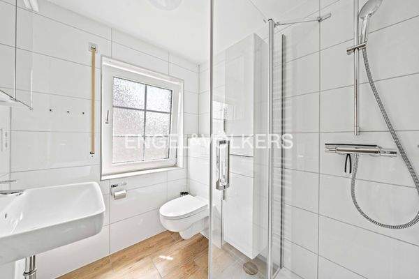 Badezimmer mit Dusche