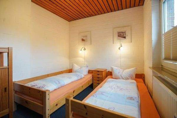 zweiter Schlafraum mit zwei Einzelbetten