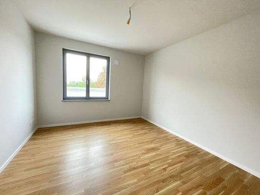 Leeres Zimmer mit Fenster