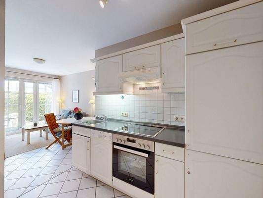 Einbauküche im offenen Wohn-, Küchen- und Essbereich