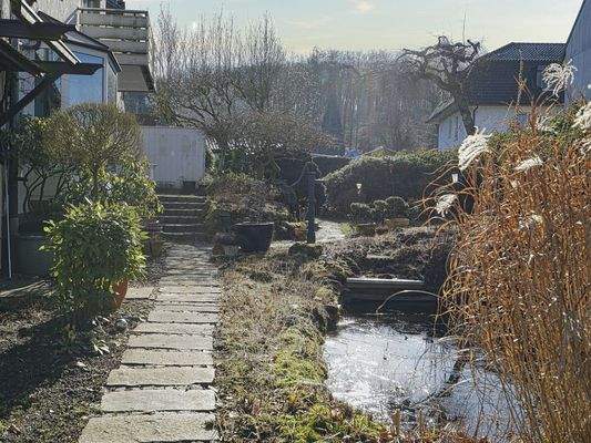  ...mit Teich