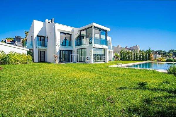 Detached Sea-View Villa with Private Pool in İzmir Urla