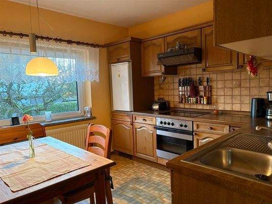 Küche mit Einbauküche