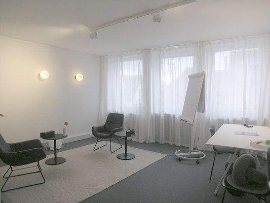 1. Büro-/Behandlungszimmer 